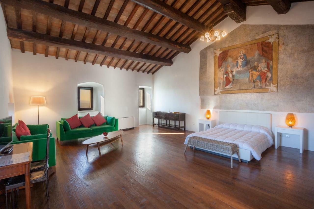 Il Castello Di Campello Aparthotel กัมเปลโล ซุล กลีตุนโน ภายนอก รูปภาพ