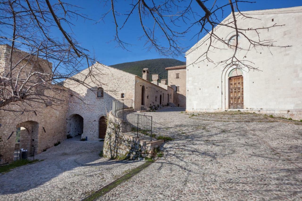 Il Castello Di Campello Aparthotel กัมเปลโล ซุล กลีตุนโน ภายนอก รูปภาพ