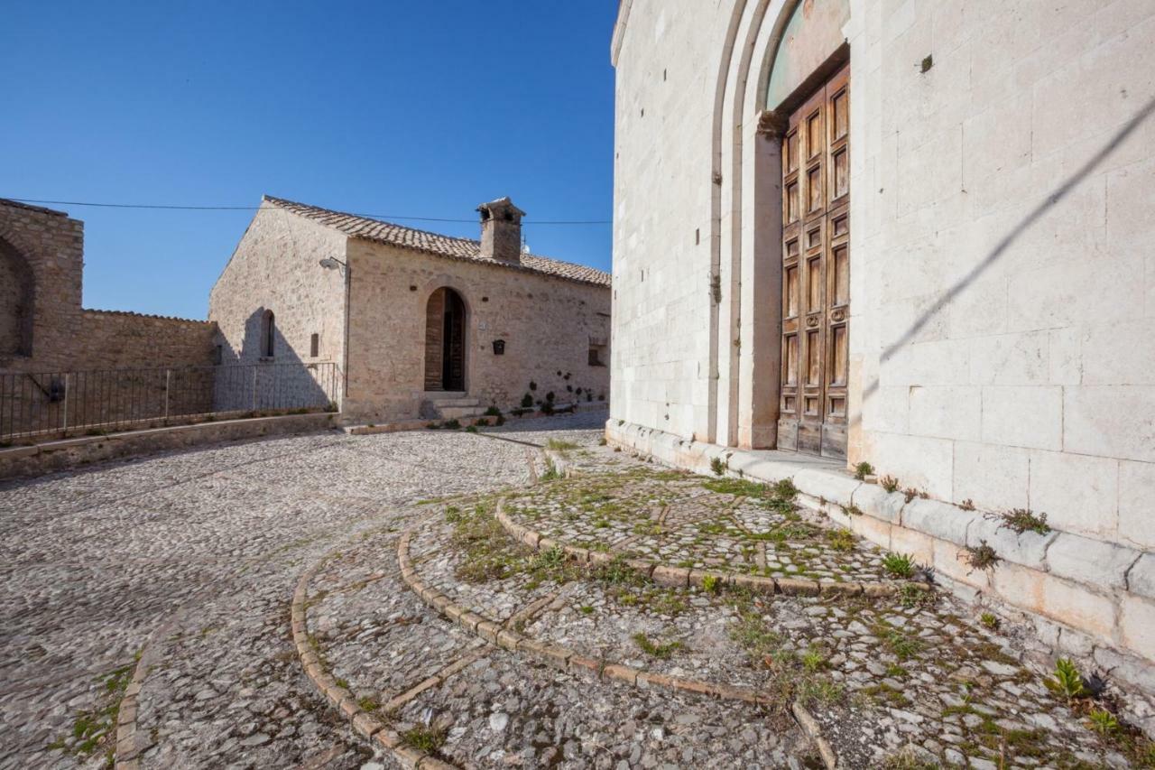 Il Castello Di Campello Aparthotel กัมเปลโล ซุล กลีตุนโน ภายนอก รูปภาพ