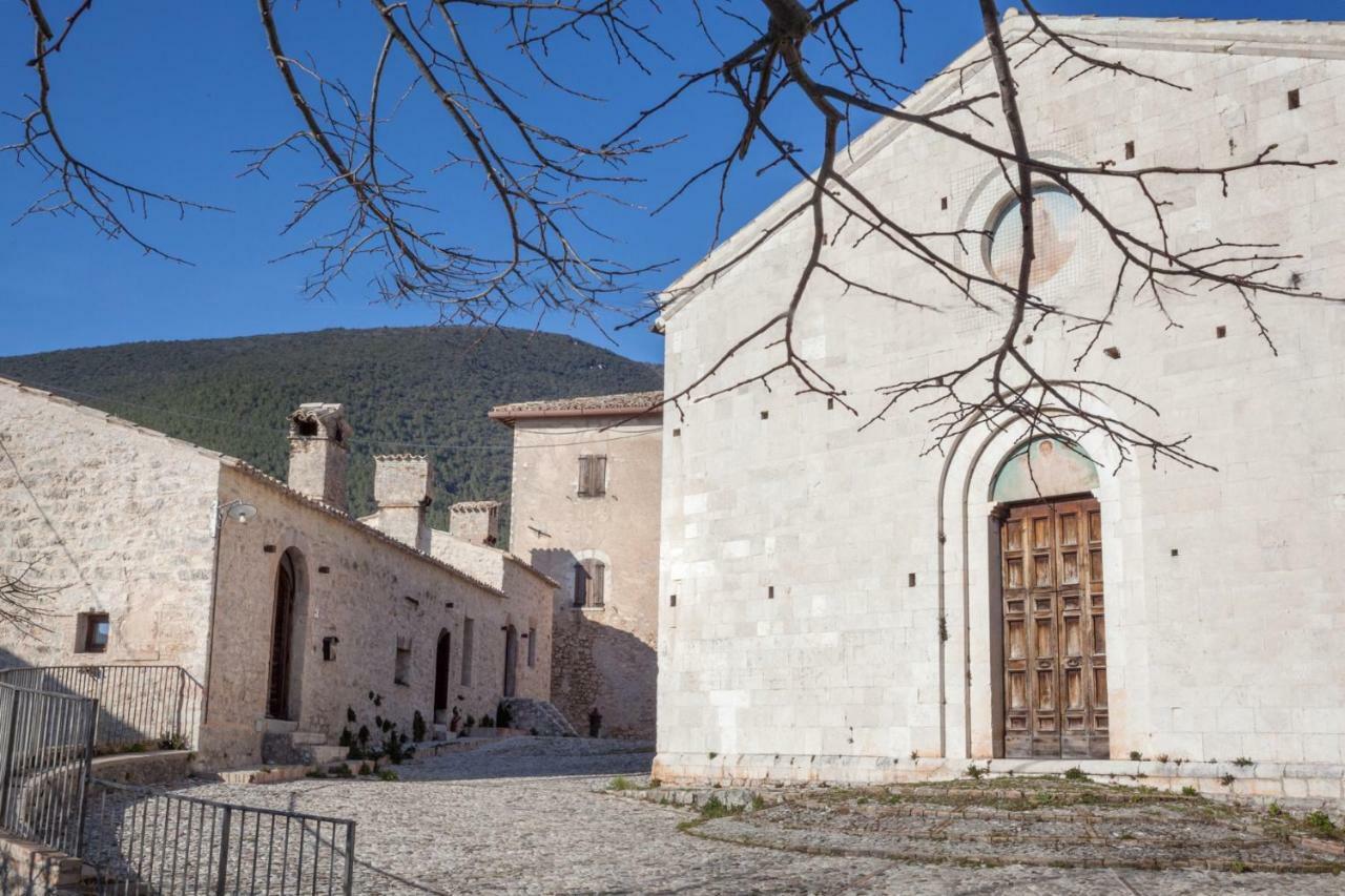 Il Castello Di Campello Aparthotel กัมเปลโล ซุล กลีตุนโน ภายนอก รูปภาพ