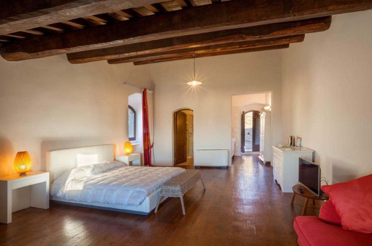 Il Castello Di Campello Aparthotel กัมเปลโล ซุล กลีตุนโน ภายนอก รูปภาพ